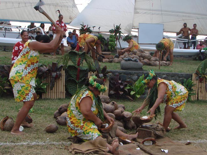 Women’s coconut opening competition © BW Media